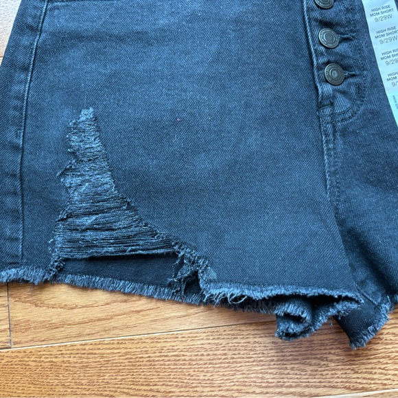 NEW Juniors Black Distressed Jean Shorts 9/29W High Rise Mom Short - Picture 6 of 6